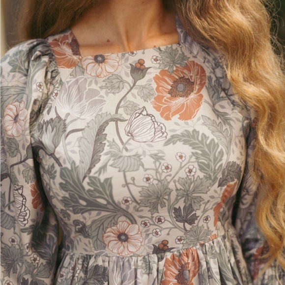 Dainty Jewell’s “Downtown Darling” Dress - Picture 2 of 3